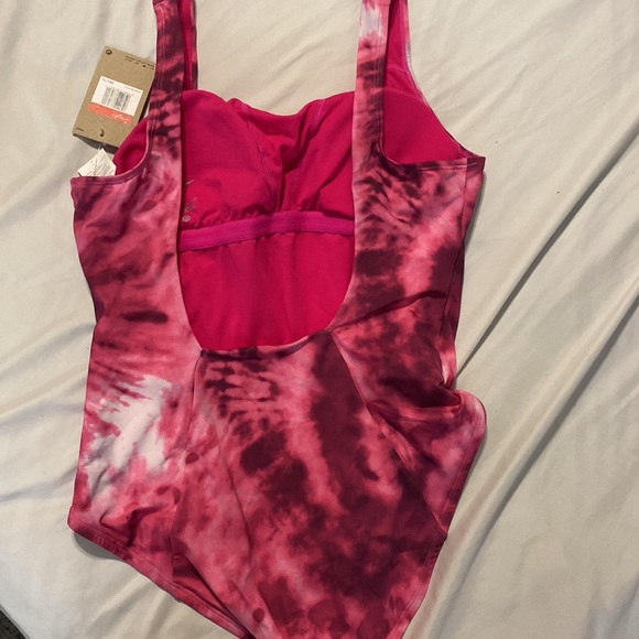 Nike One Piece Swim - Picture 2 of 2